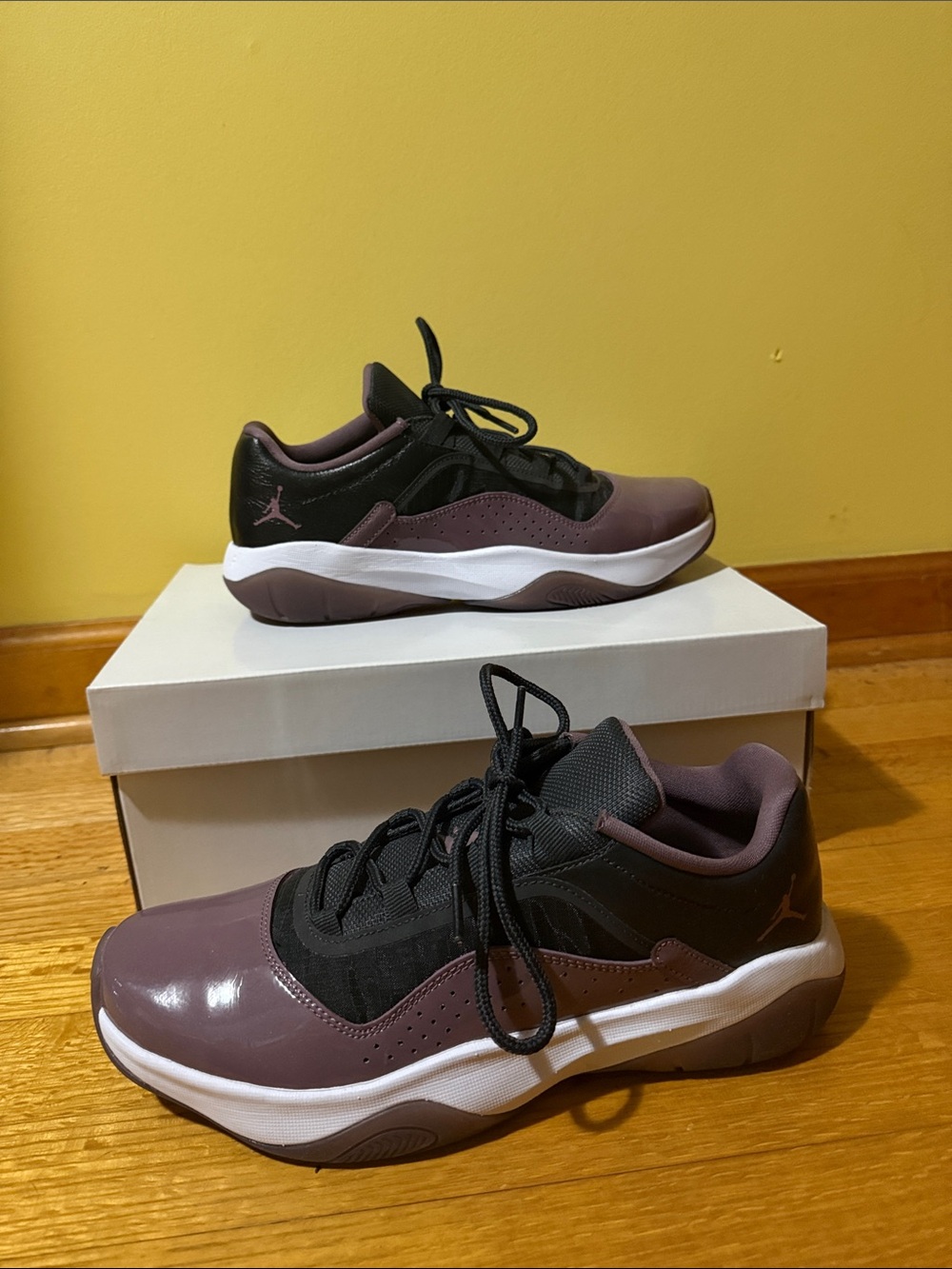Nike Jordan Low-Top Sneakers in Mauve and Black